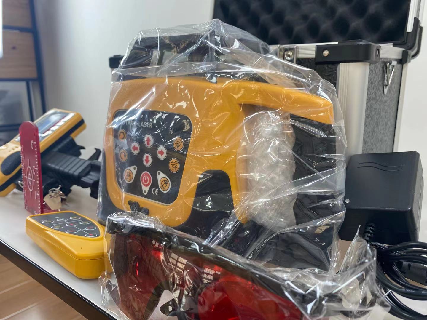 고정밀 자동 전자식 수평 조절 기능이 있는 360도 회 - Rotary Laser Level 500M Range 리뷰 및 가격
